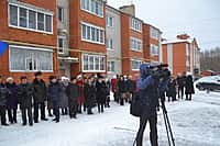 В Канашском районе вручены ключи от новых квартир 19 семьям из аварийных домов (фото №1).