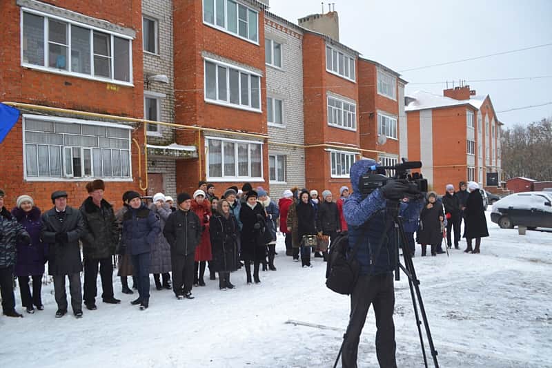 В Канашском районе вручены ключи от новых квартир 19 семьям из аварийных домов.