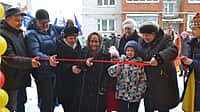 В Канашском районе вручены ключи от новых квартир 19 семьям из аварийных домов (фото №2).