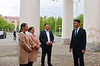 Ход капитального ремонта Дворца культуры города Канаша проинспектировал глава Канашского МО  Валерий Чернов (фото №1).