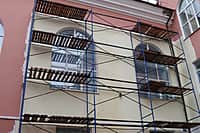 Ход капитального ремонта Дворца культуры города Канаша проинспектировал глава Канашского МО  Валерий Чернов (фото №2).
