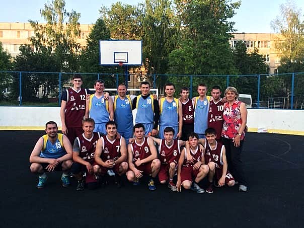 Команда "Аурат-СВ" отметила День химика на баскетбольной площадке.