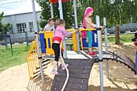 Комиссия осмотрела дворы-участники канашского городского конкурса "Лучший двор - 2016" (фото №14).