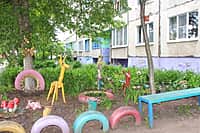 Комиссия осмотрела дворы-участники канашского городского конкурса "Лучший двор - 2016" (фото №2).