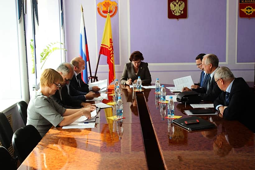 Конкурс на замещение должности главы администрации города Канаш решено провести 22 октября 2015 года.