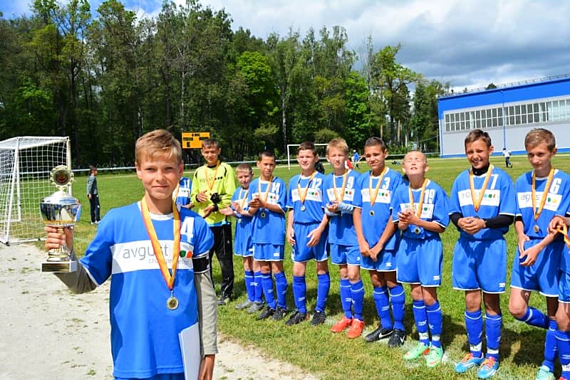 "Кожаный мяч": определились победители республиканских соревнований в средней и младшей группах.