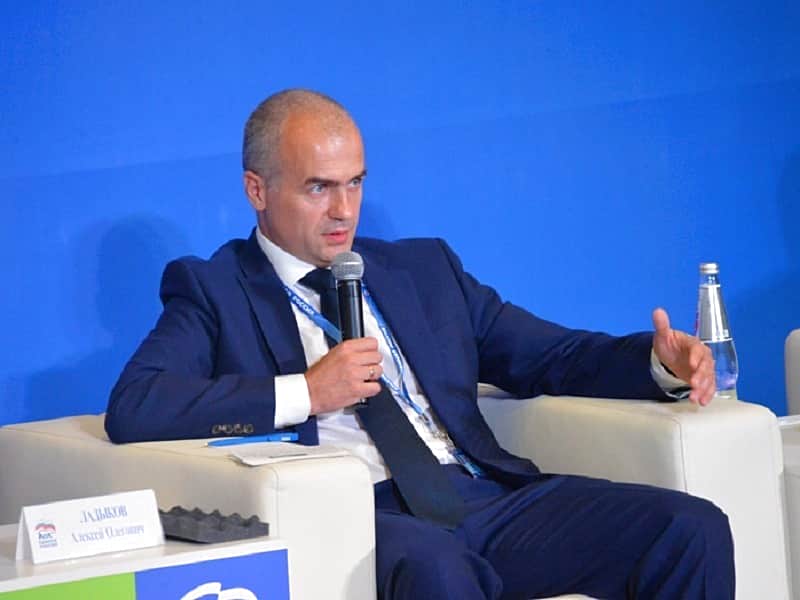 Ладыков расскажет Медведеву о благоустройстве городской среды.