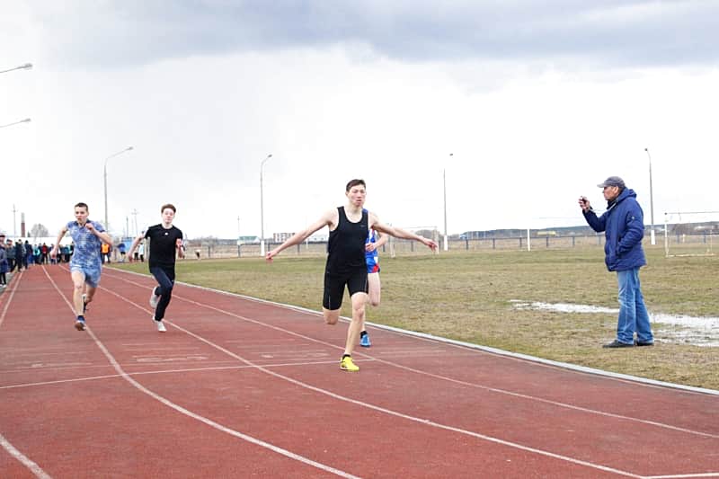 Легкоатлеты города Канаша на призовом пьедестале финальных стартов Кубка Чувашской Республики.