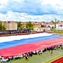 Акция по развертыванию самого большого Государственного флага России площадью 3 750 квадратных метров прошла в Канаше.