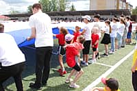 Акция по развертыванию самого большого Государственного флага России площадью 3 750 квадратных метров прошла в Канаше (фото №4).