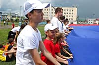 Акция по развертыванию самого большого Государственного флага России площадью 3 750 квадратных метров прошла в Канаше (фото №5).