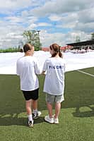 Акция по развертыванию самого большого Государственного флага России площадью 3 750 квадратных метров прошла в Канаше (фото №9).