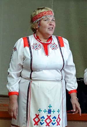 Любовь Семеновна - достаточно разносторонняя и артистичная личность.