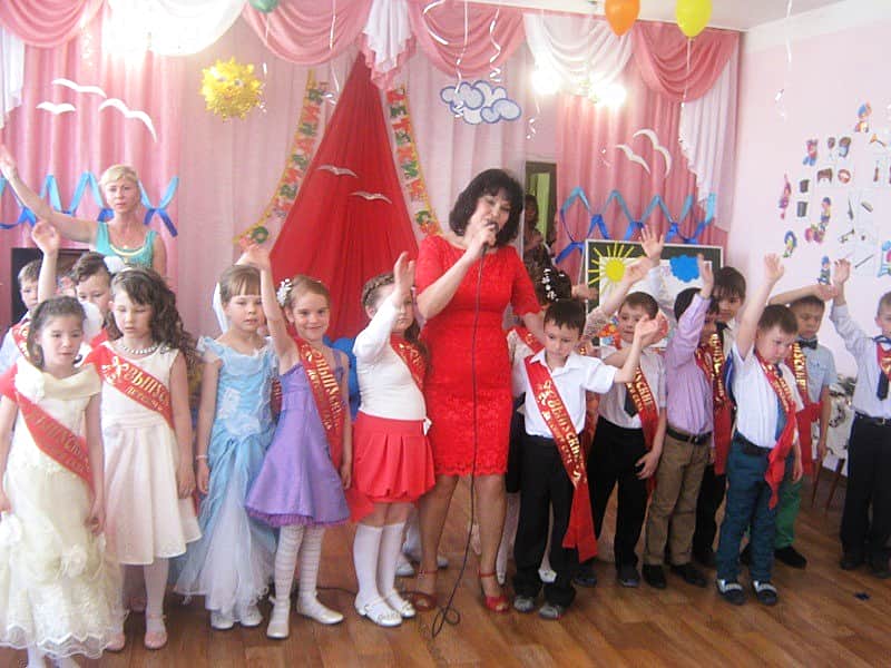 Для мальчишек и девчонок наступила пора прощаться с детским садом.