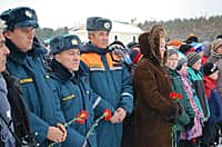 В Мариинско-Посадском районе прошел траурный митинг, посвященный трагедии в Эльбарусовской школе (фото №7).