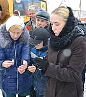 В Мариинско-Посадском районе прошел траурный митинг, посвященный трагедии в Эльбарусовской школе (фото №14).