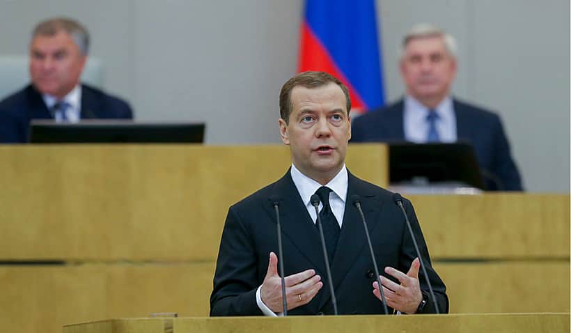 Медведев вводит в Чувашии ручное управление и назначает Мантурова куратором.