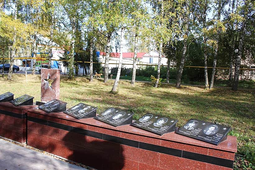 В городском сквере Афганцев в Канаше завершаются работы по созданию «Мемориала погибшим героям».