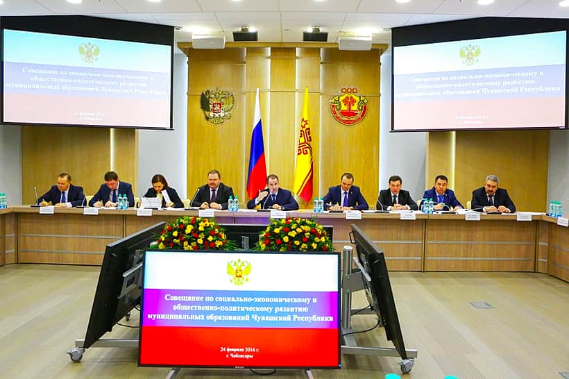 Михаил Бабич провел в Чебоксарах совещание по ситуации на предприятиях Концерна "Тракторные заводы".