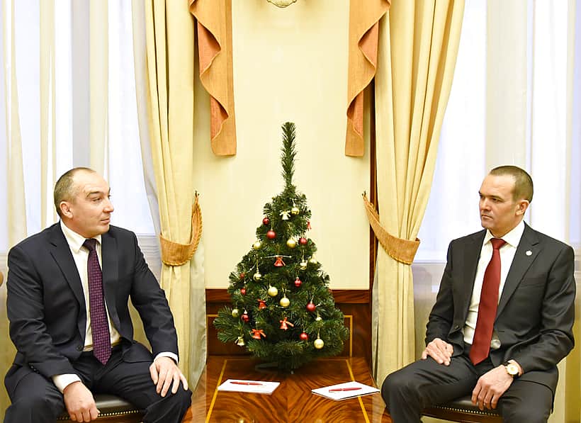 Михаил Игнатьев провел рабочую встречу с главой администрации Канашского района Владимиром Степановым.