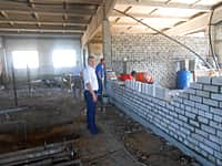 Строящуюся ферму КФХ Макарова А.Н. в с. Малые Кибечи посетил зам. главы администрации Канашского района Михайлов С.Н. (фото №5).