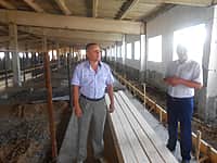 Строящуюся ферму КФХ Макарова А.Н. в с. Малые Кибечи посетил зам. главы администрации Канашского района Михайлов С.Н. (фото №6).