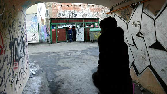 Минстрой предложил жильцам самостоятельно отмывать граффити.