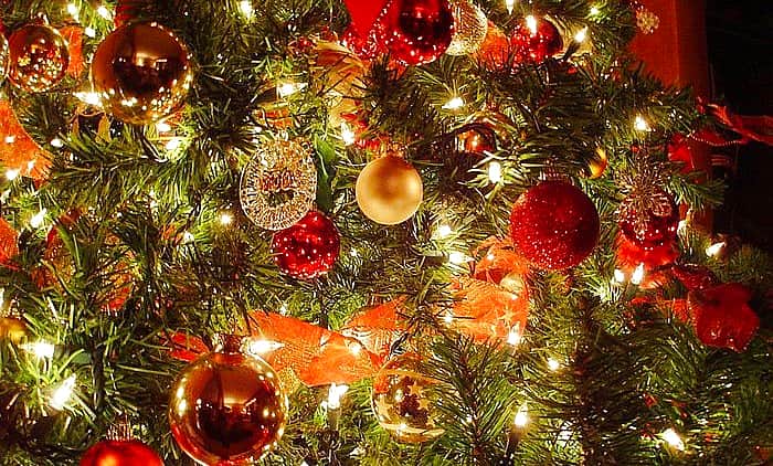 Минздрав Чувашии объявил конкурс на лучшее оформление больницы к Новому году.