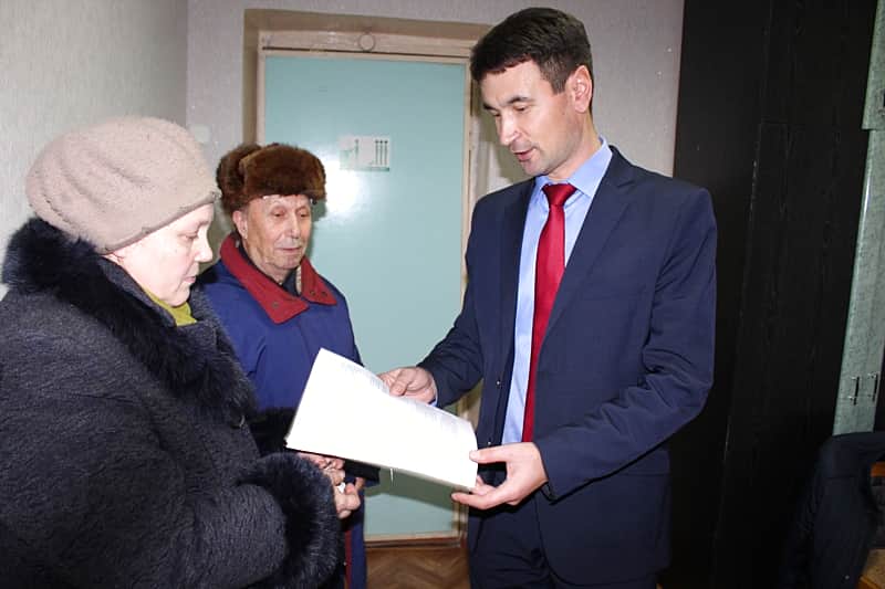 Многодетная мама Гульнара Хасанова получила ключи от квартирыБ в подарок от государства, в преддверии Нового года.