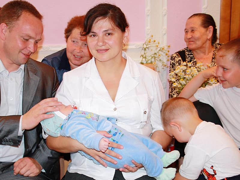 Многодетных матерей Чувашии будут награждать почетным знаком «Анне».