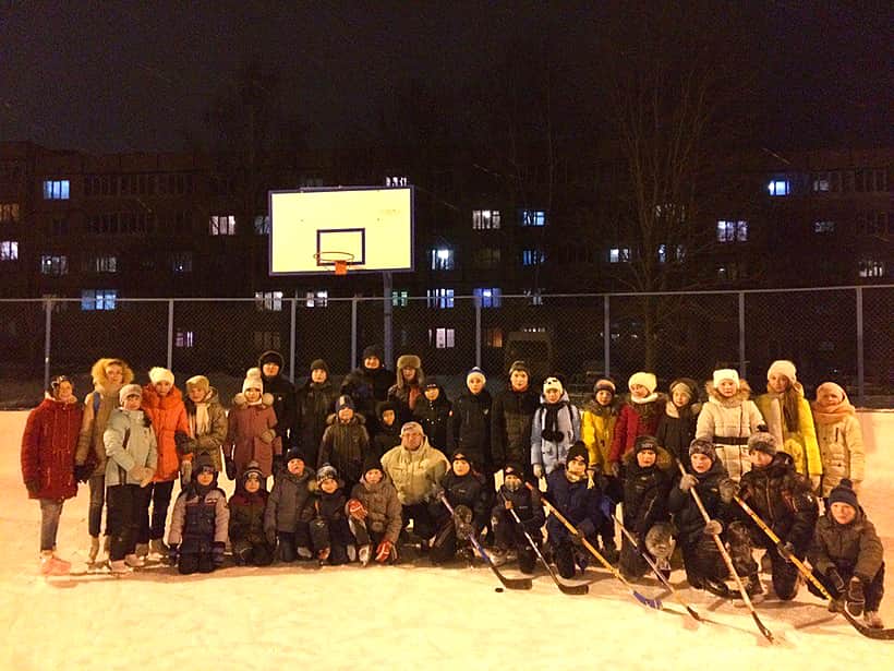 Многофункциональная спортивная площадка с бортами в юго-западном микрорайоне «БАМ» готовится принять муниципальный этап соревнований «Лед надежды нашей-2017».