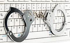 Московский районный суд Чебоксар приговорил владельца онлайн-библиотеки "Литмир" Степана Енцова к двум годам тюрьмы условно за нарушение авторских прав издательства "Эксмо".