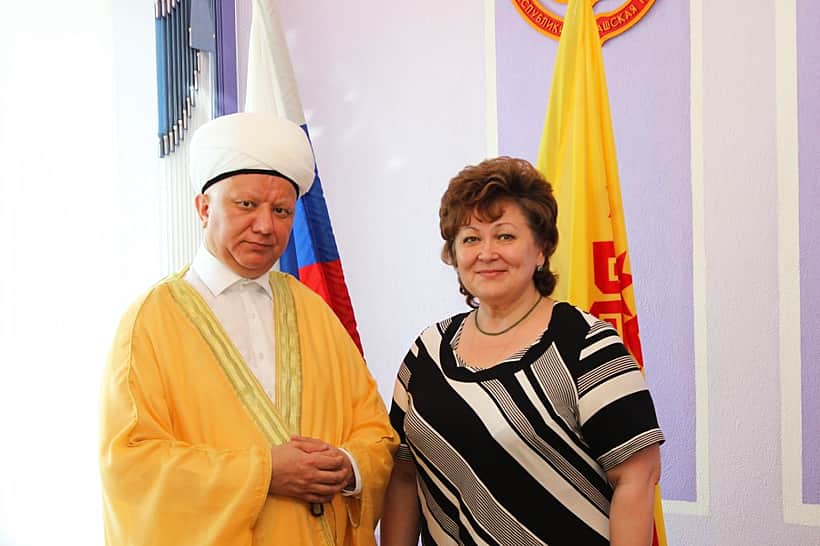 Муфтий Москвы Альбир-хазрат Крганов встретился с главой администрации города Канаш Л. Ивановой.