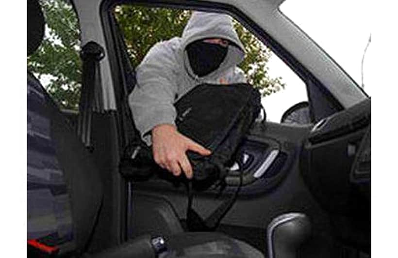 МВД по Чувашской Республике не рекомендует водителям оставлять в машинах ценные вещи.