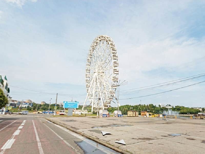 Новое колесо обозрения, диаметр которого составит 55-метров, на чебоксарском заливе заработает в конце лета.