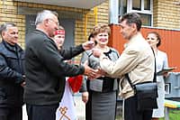 С новосельем: в Канаше состоялось торжественное вручение ключей по программе "Переселение граждан из аварийного жилого фонда" (фото №10).