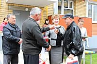 С новосельем: в Канаше состоялось торжественное вручение ключей по программе "Переселение граждан из аварийного жилого фонда" (фото №11).