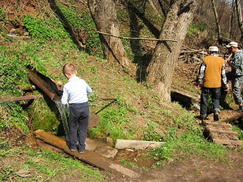 Новости поселений: очистка родника в д.Новые Пинеры.
