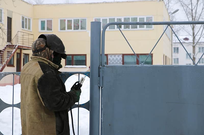 В новые ворота - в Новый год.