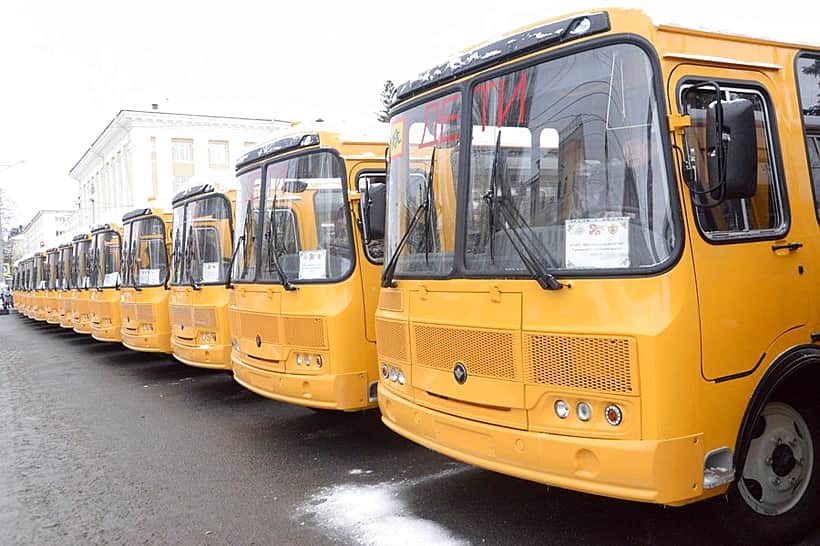 В преддверии Нового 2024 года Лицею государственной службы и управления города Канаша передан новый школьный автобус.
