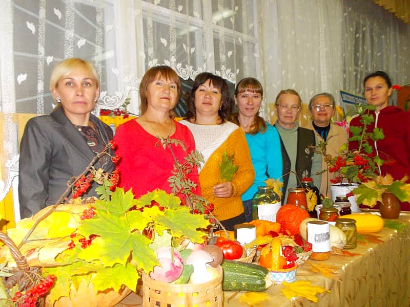 Очередное занятие членов клуба "Хозяюшка".