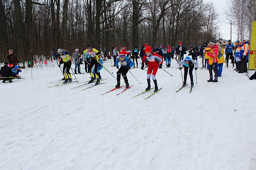 Очередной День здоровья и спорта в Канаше: Любители активного отдыха города официально закрыли уходящий зимний лыжный сезон.