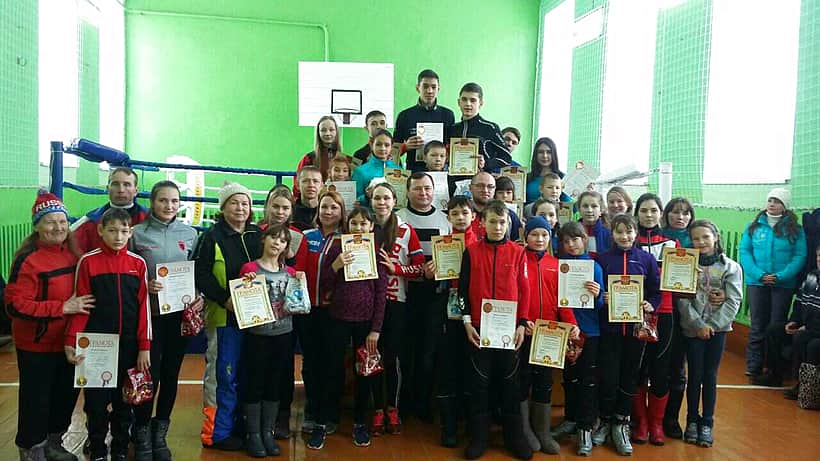 Очередной соревновательный день в рамках Декады спорта и здоровья в городе Канаш ознаменовался розыгрышем на лыжных трассах сладких призов от магазина «Строй-Сити».