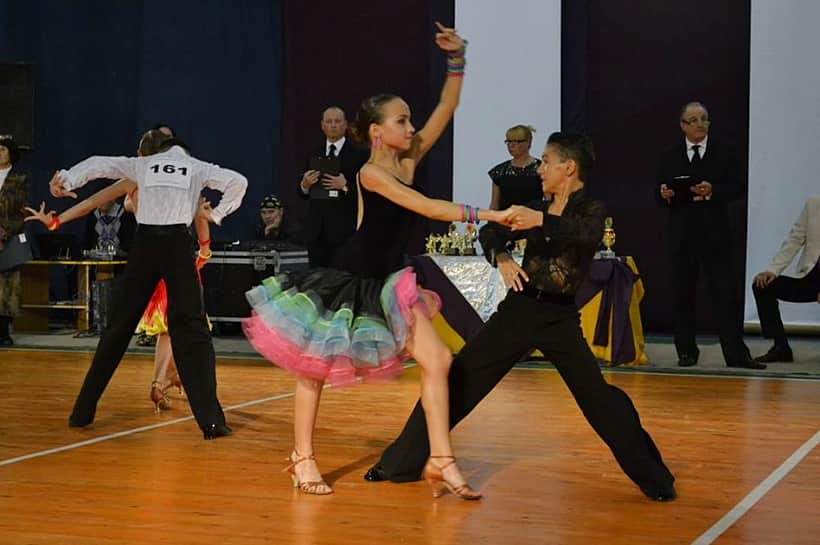 Около 500 спортсменов из разных регионов Поволжья в воскресенье в Чебоксарах сразятся в искусстве танцевального спорта.