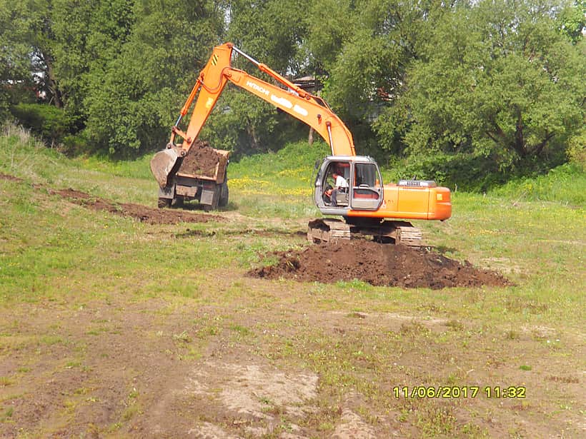 Они вновь заняты восстановлением пруда их детства.