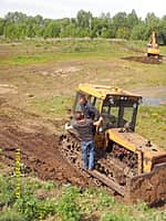 Они вновь заняты восстановлением пруда их детства (фото №6).