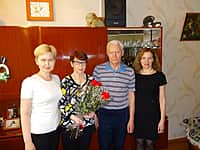 Отдел ЗАГС администрации г. Канаш поздравил золотых юбиляров супругов Усовых Александра Ивановича и Надежду Алексеевну (фото №2).