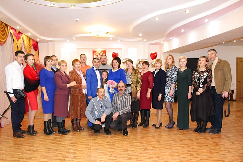 В отделе ЗАГС администрации г. Канаш прошла тожественная церемония чествования серебряного юбилея супругов Садовских Сергея Михайловича и Надежды Геннадьевны.