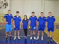 На паркете ДЮСШ "Локомотив" определены победители и призеры чемпионата города Канаш по волейболу среди мужских команд сезона 2015 года (фото №3).