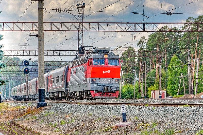 На период майских праздников расписание движения пригородных поездов изменится.